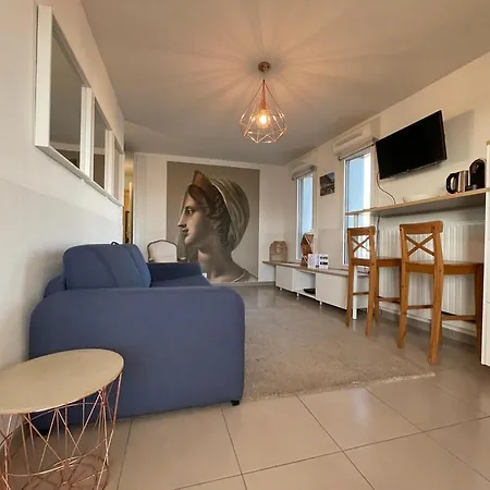 Harmonieusement Amenage Avec Parking Et Terrasse Vers La Cite Du Vin Appartement *