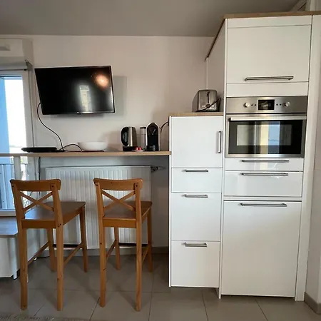 Appartement Harmonieusement Amenage Avec Parking Et Terrasse Vers La Cite Du Vin Bordeaux