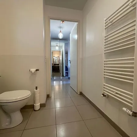 Apartment Harmonieusement Amenage Avec Parking Et Terrasse Vers La Cite Du Vin