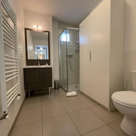 Harmonieusement Amenage Avec Parking Et Terrasse Vers La Cite Du Vin Apartment *