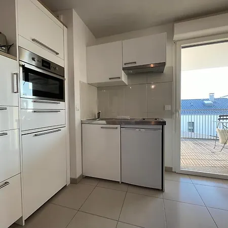 Apartment Harmonieusement Amenage Avec Parking Et Terrasse Vers La Cite Du Vin *