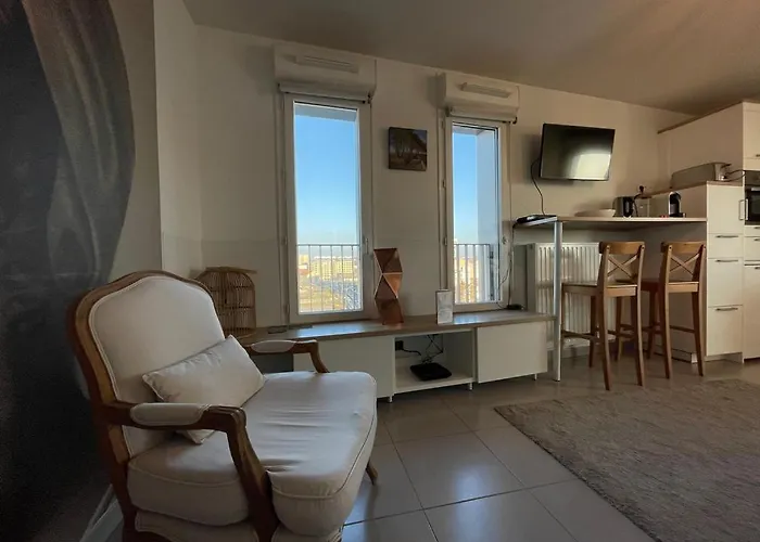 Appartement Harmonieusement Amenage Avec Parking Et Terrasse Vers La Cite Du Vin *