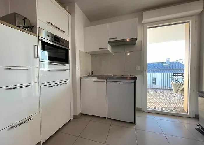 Appartement Harmonieusement Amenage Avec Parking Et Terrasse Vers La Cite Du Vin *