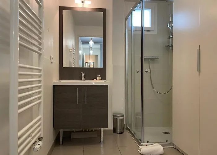 Harmonieusement Amenage Avec Parking Et Terrasse Vers La Cite Du Vin Appartement Bordeaux