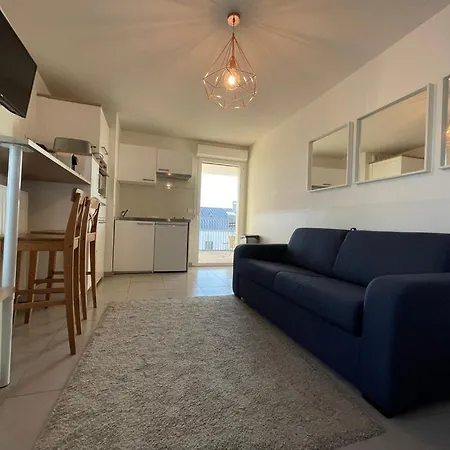 Harmonieusement Amenage Avec Parking Et Terrasse Vers La Cite Du Vin アパート ボルドー