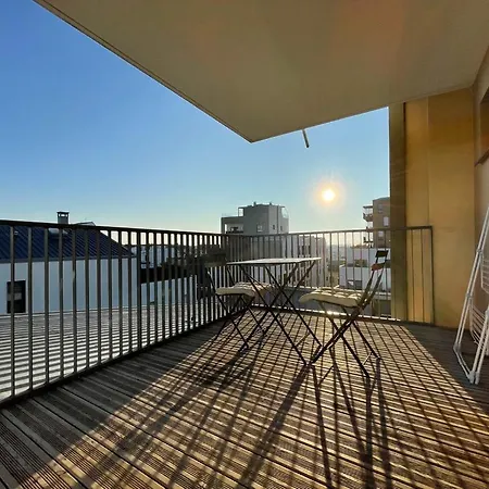 Harmonieusement Amenage Avec Parking Et Terrasse Vers La Cite Du Vin