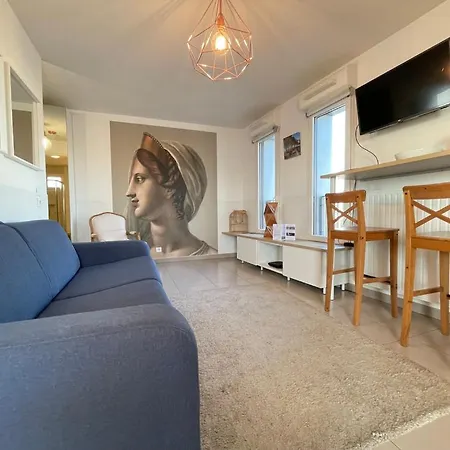 Harmonieusement Amenage Avec Parking Et Terrasse Vers La Cite Du Vin Apartment Bordeaux